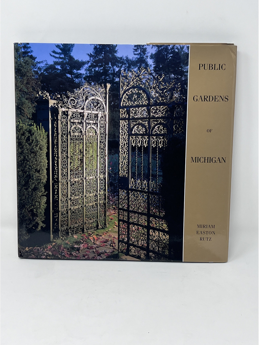 Public Gardens of Michigan by Miriam Easton Rutz